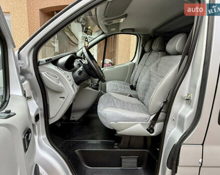 Серый Рено Трафик, объемом двигателя 2 л и пробегом 221 тыс. км за 15071 $, фото 28 на Automoto.ua