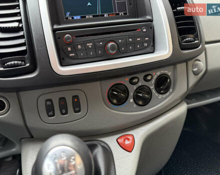 Серый Рено Трафик, объемом двигателя 2 л и пробегом 221 тыс. км за 15071 $, фото 43 на Automoto.ua