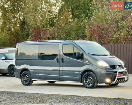 Серый Рено Трафик, объемом двигателя 2 л и пробегом 299 тыс. км за 14499 $, фото 2 на Automoto.ua