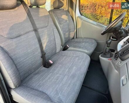 Сірий Рено Трафік, об'ємом двигуна 2 л та пробігом 226 тис. км за 14200 $, фото 12 на Automoto.ua