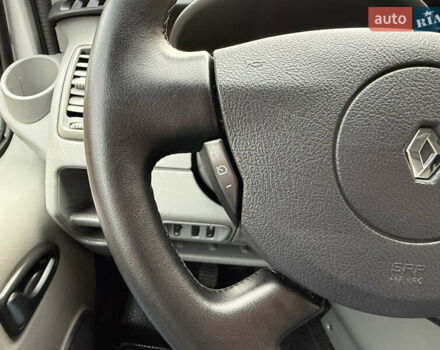 Серый Рено Трафик, объемом двигателя 2 л и пробегом 221 тыс. км за 15071 $, фото 35 на Automoto.ua