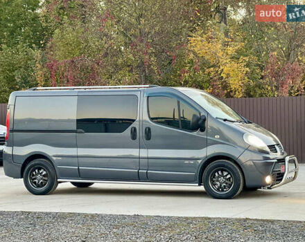 Серый Рено Трафик, объемом двигателя 2 л и пробегом 299 тыс. км за 14499 $, фото 1 на Automoto.ua