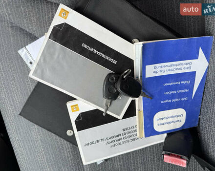 Серый Рено Трафик, объемом двигателя 2 л и пробегом 221 тыс. км за 15071 $, фото 74 на Automoto.ua