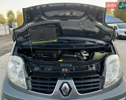 Серый Рено Трафик, объемом двигателя 2 л и пробегом 299 тыс. км за 14499 $, фото 59 на Automoto.ua