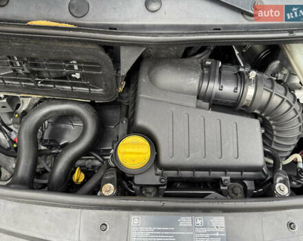 Серый Рено Трафик, объемом двигателя 2 л и пробегом 221 тыс. км за 15071 $, фото 78 на Automoto.ua