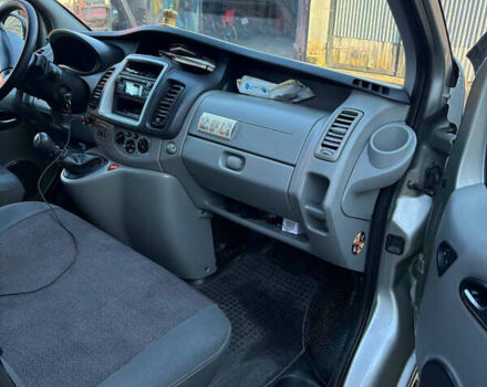 Сірий Рено Трафік, об'ємом двигуна 2 л та пробігом 401 тис. км за 15400 $, фото 9 на Automoto.ua