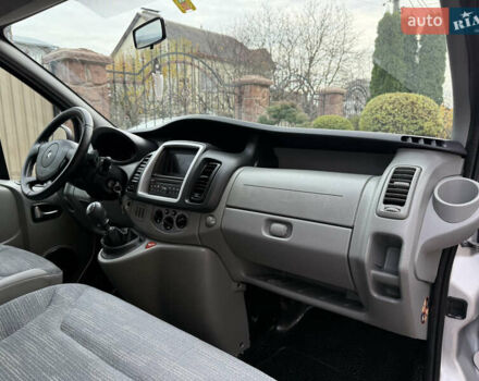 Серый Рено Трафик, объемом двигателя 2 л и пробегом 221 тыс. км за 15071 $, фото 70 на Automoto.ua