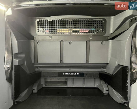 Серый Рено Трафик, объемом двигателя 2 л и пробегом 299 тыс. км за 14499 $, фото 44 на Automoto.ua