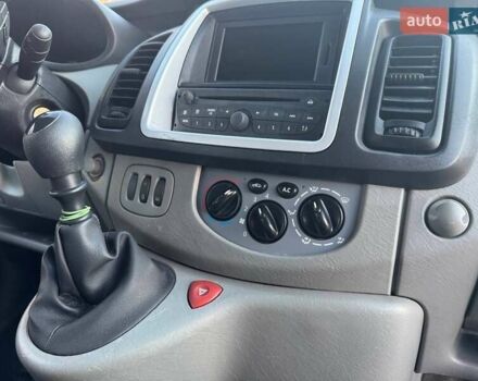 Сірий Рено Трафік, об'ємом двигуна 2 л та пробігом 226 тис. км за 14200 $, фото 30 на Automoto.ua