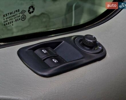 Серый Рено Трафик, объемом двигателя 2 л и пробегом 235 тыс. км за 16490 $, фото 56 на Automoto.ua