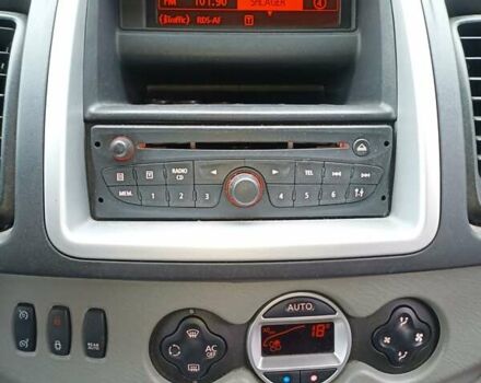 Сірий Рено Трафік, об'ємом двигуна 2 л та пробігом 218 тис. км за 14500 $, фото 2 на Automoto.ua