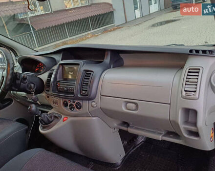 Серый Рено Трафик, объемом двигателя 2 л и пробегом 239 тыс. км за 15800 $, фото 13 на Automoto.ua