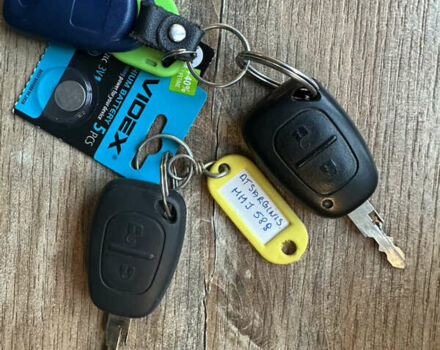 Сірий Рено Трафік, об'ємом двигуна 2 л та пробігом 580 тис. км за 16500 $, фото 21 на Automoto.ua