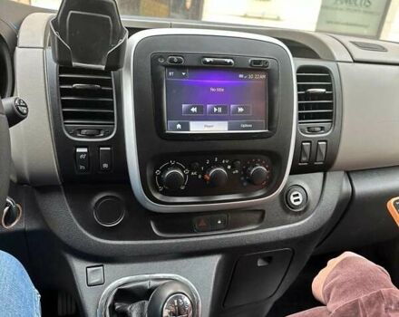 Серый Рено Трафик, объемом двигателя 1.6 л и пробегом 174 тыс. км за 11000 $, фото 3 на Automoto.ua