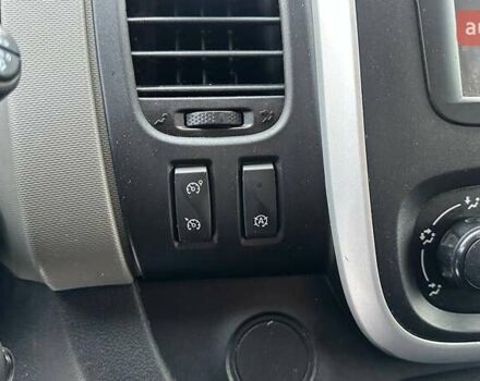 Серый Рено Трафик, объемом двигателя 1.6 л и пробегом 245 тыс. км за 15800 $, фото 9 на Automoto.ua