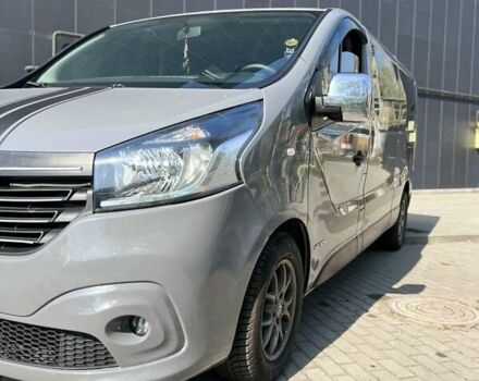 Серый Рено Трафик, объемом двигателя 1.6 л и пробегом 230 тыс. км за 14000 $, фото 2 на Automoto.ua