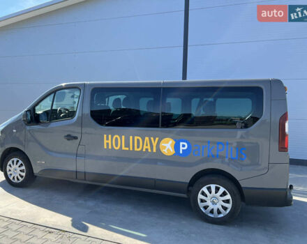 Серый Рено Трафик, объемом двигателя 1.6 л и пробегом 318 тыс. км за 16500 $, фото 2 на Automoto.ua