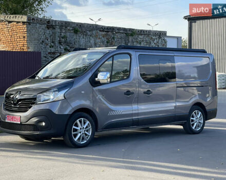 Серый Рено Трафик, объемом двигателя 1.6 л и пробегом 204 тыс. км за 15999 $, фото 2 на Automoto.ua