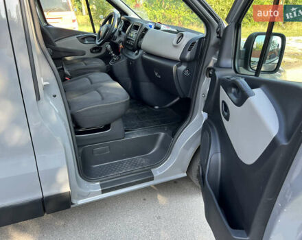 Серый Рено Трафик, объемом двигателя 1.6 л и пробегом 231 тыс. км за 16222 $, фото 14 на Automoto.ua