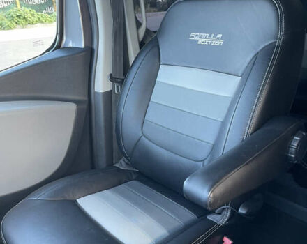 Серый Рено Трафик, объемом двигателя 1.6 л и пробегом 204 тыс. км за 15999 $, фото 27 на Automoto.ua