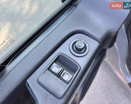 Серый Рено Трафик, объемом двигателя 1.6 л и пробегом 231 тыс. км за 16222 $, фото 9 на Automoto.ua