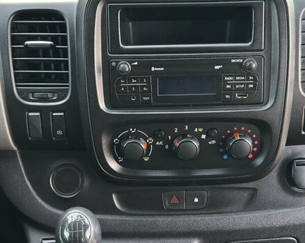 Серый Рено Трафик, объемом двигателя 1.6 л и пробегом 248 тыс. км за 20000 $, фото 26 на Automoto.ua