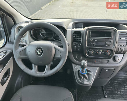 Серый Рено Трафик, объемом двигателя 1.6 л и пробегом 248 тыс. км за 20000 $, фото 21 на Automoto.ua