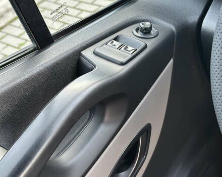 Серый Рено Трафик, объемом двигателя 1.6 л и пробегом 248 тыс. км за 20000 $, фото 22 на Automoto.ua