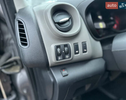 Серый Рено Трафик, объемом двигателя 1.6 л и пробегом 195 тыс. км за 17500 $, фото 14 на Automoto.ua