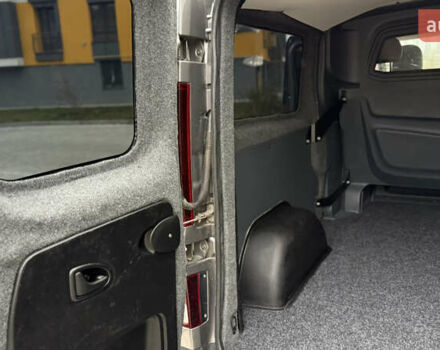 Серый Рено Трафик, объемом двигателя 1.6 л и пробегом 231 тыс. км за 16950 $, фото 35 на Automoto.ua