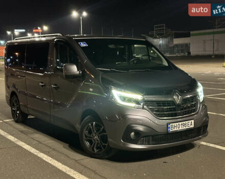 Серый Рено Трафик, объемом двигателя 2 л и пробегом 157 тыс. км за 27300 $, фото 1 на Automoto.ua