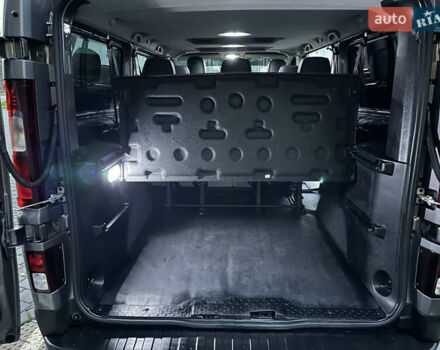 Серый Рено Трафик, объемом двигателя 2 л и пробегом 157 тыс. км за 27300 $, фото 72 на Automoto.ua