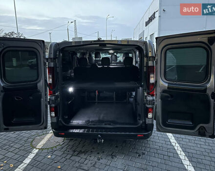 Серый Рено Трафик, объемом двигателя 2 л и пробегом 157 тыс. км за 27300 $, фото 69 на Automoto.ua