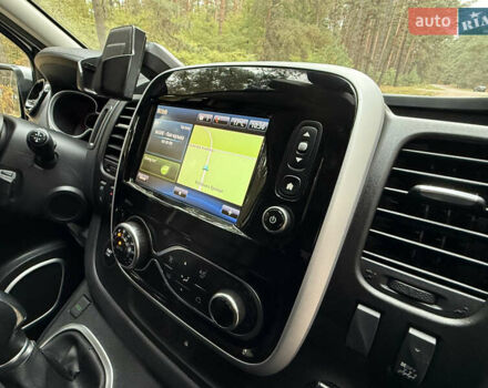 Сірий Рено Трафік, об'ємом двигуна 2 л та пробігом 135 тис. км за 34800 $, фото 81 на Automoto.ua