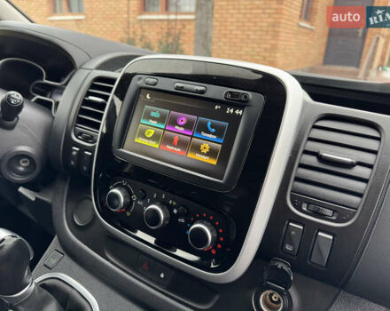 Серый Рено Трафик, объемом двигателя 2 л и пробегом 209 тыс. км за 21800 $, фото 53 на Automoto.ua