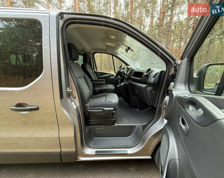 Серый Рено Трафик, объемом двигателя 2 л и пробегом 52 тыс. км за 28800 $, фото 38 на Automoto.ua