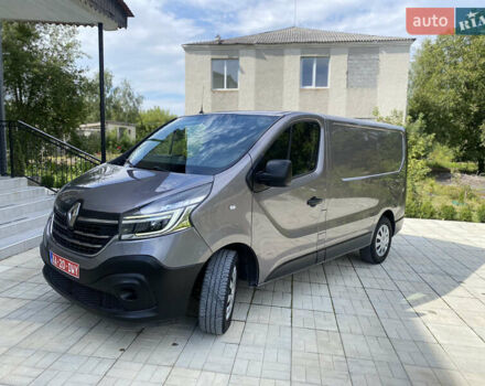 Серый Рено Трафик, объемом двигателя 2 л и пробегом 245 тыс. км за 17500 $, фото 1 на Automoto.ua