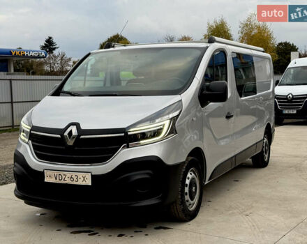 Серый Рено Трафик, объемом двигателя 2 л и пробегом 202 тыс. км за 23999 $, фото 2 на Automoto.ua