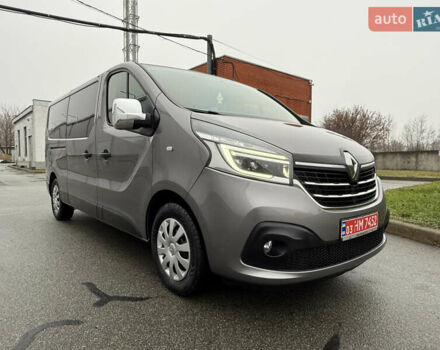 Серый Рено Трафик, объемом двигателя 2 л и пробегом 275 тыс. км за 24800 $, фото 2 на Automoto.ua