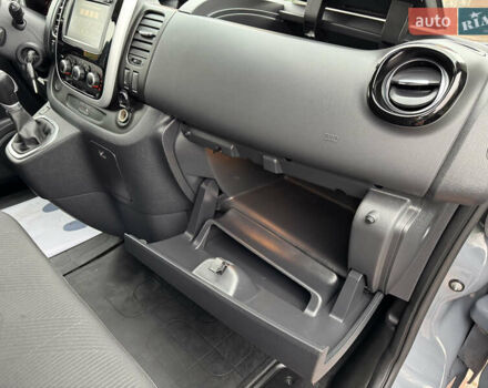 Серый Рено Трафик, объемом двигателя 2 л и пробегом 209 тыс. км за 21800 $, фото 30 на Automoto.ua