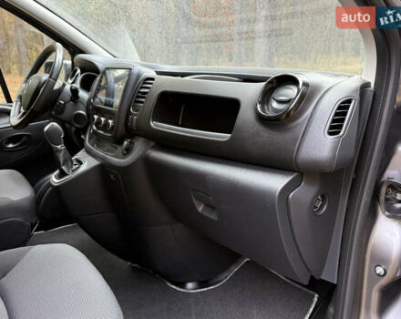 Серый Рено Трафик, объемом двигателя 2 л и пробегом 52 тыс. км за 28800 $, фото 36 на Automoto.ua