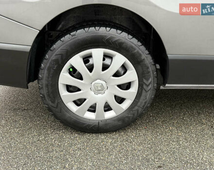 Серый Рено Трафик, объемом двигателя 2 л и пробегом 275 тыс. км за 24800 $, фото 18 на Automoto.ua