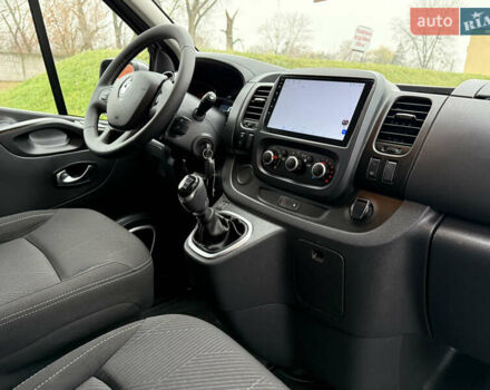 Серый Рено Трафик, объемом двигателя 2 л и пробегом 275 тыс. км за 24800 $, фото 35 на Automoto.ua