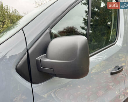 Серый Рено Трафик, объемом двигателя 2 л и пробегом 209 тыс. км за 21800 $, фото 40 на Automoto.ua