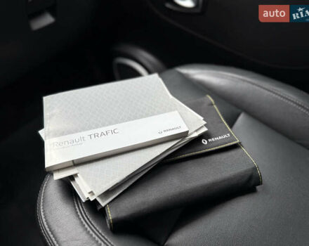 Сірий Рено Трафік, об'ємом двигуна 2 л та пробігом 135 тис. км за 34800 $, фото 121 на Automoto.ua