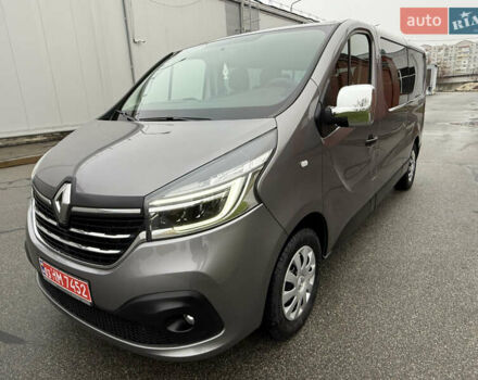 Серый Рено Трафик, объемом двигателя 2 л и пробегом 275 тыс. км за 24800 $, фото 49 на Automoto.ua