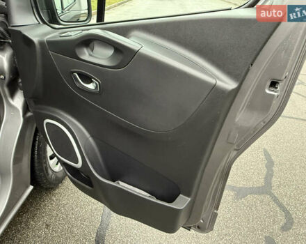 Серый Рено Трафик, объемом двигателя 2 л и пробегом 275 тыс. км за 24800 $, фото 32 на Automoto.ua