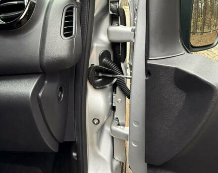 Сірий Рено Трафік, об'ємом двигуна 2 л та пробігом 135 тис. км за 34800 $, фото 72 на Automoto.ua