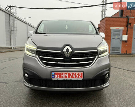 Серый Рено Трафик, объемом двигателя 2 л и пробегом 275 тыс. км за 24800 $, фото 4 на Automoto.ua