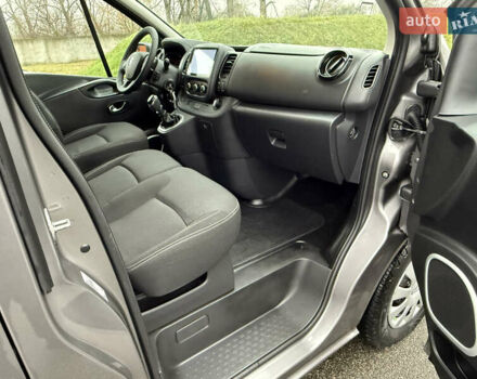 Серый Рено Трафик, объемом двигателя 2 л и пробегом 275 тыс. км за 24800 $, фото 31 на Automoto.ua